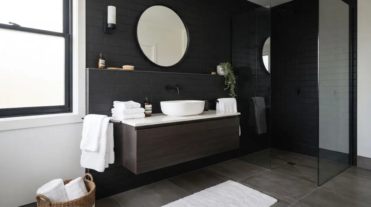 Hotel-Like Black-and-White Contrast